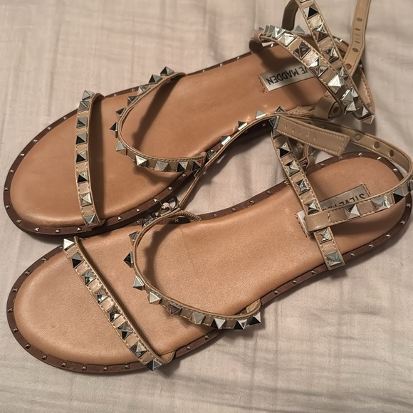 LAST CHANCE BEFORE DONATED - Steve Madden Travel Tan Studded Sandals - Picture 7 of 9